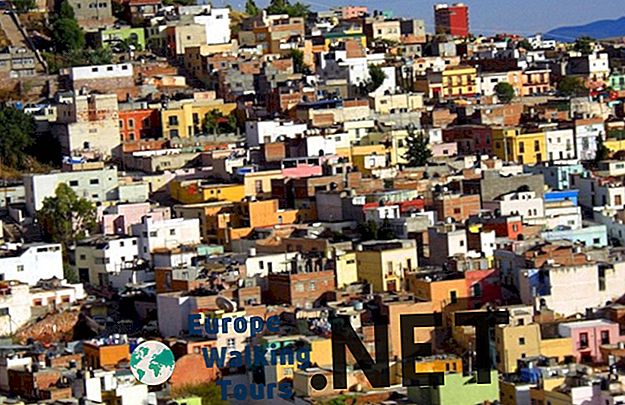 10 γοητευτικές πόλεις με πολύχρωμα σπίτια